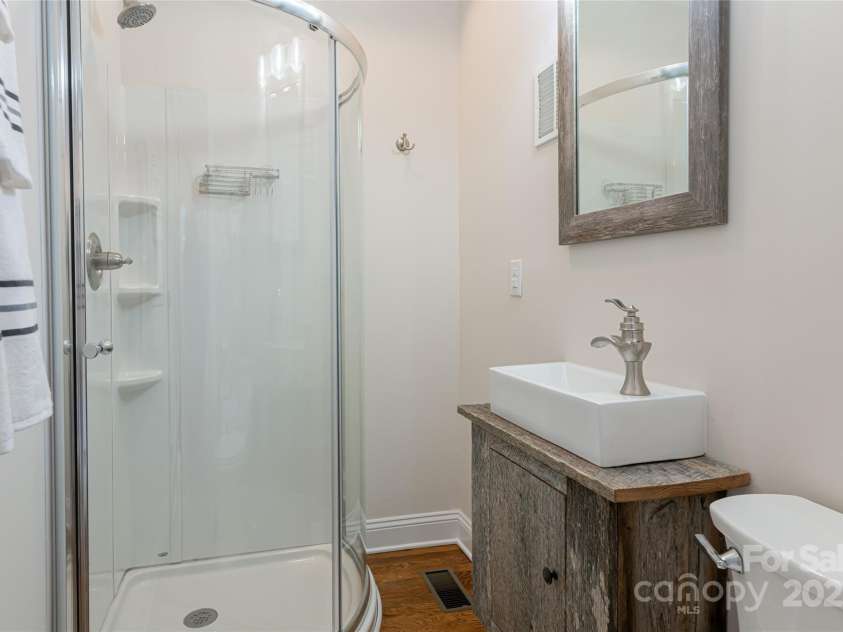 129 West Lane, Brevard, NC 28712.  MLS# CAR4232254, YatesRealty ID 15596. Main level full bathroom