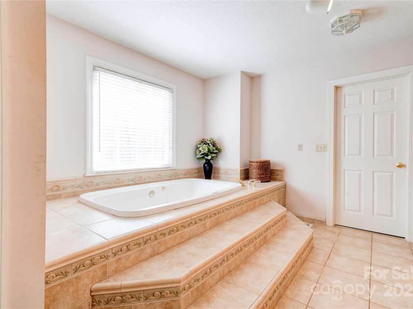 1026 Stage Coach Trail, Lawndale, NC 28090.  MLS# CAR4239349, YatesRealty ID 15597. Primary Bath