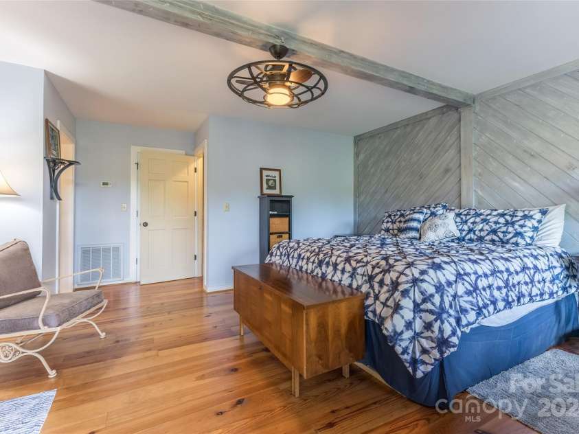 86 Racquet Club Villas Drive, Sapphire, NC 28774.  MLS# CAR4185779, YatesRealty ID 1560. 