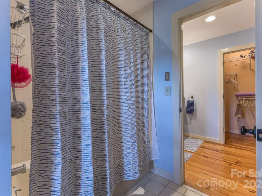 86 Racquet Club Villas Drive, Sapphire, NC 28774.  MLS# CAR4185779, YatesRealty ID 1560. 