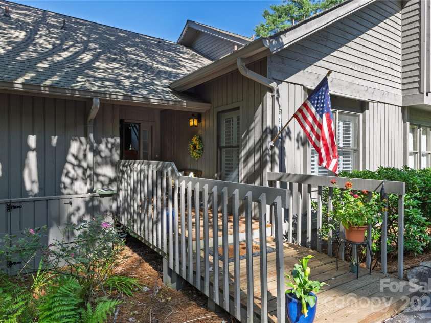 86 Racquet Club Villas Drive, Sapphire, NC 28774.  MLS# CAR4294563, YatesRealty ID 1560. 