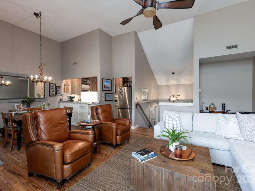 86 Racquet Club Villas Drive, Sapphire, NC 28774.  MLS# CAR4294563, YatesRealty ID 1560. 