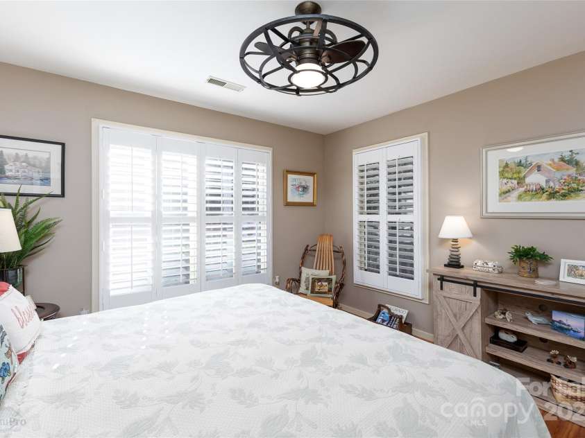 86 Racquet Club Villas Drive, Sapphire, NC 28774.  MLS# CAR4294563, YatesRealty ID 1560. 