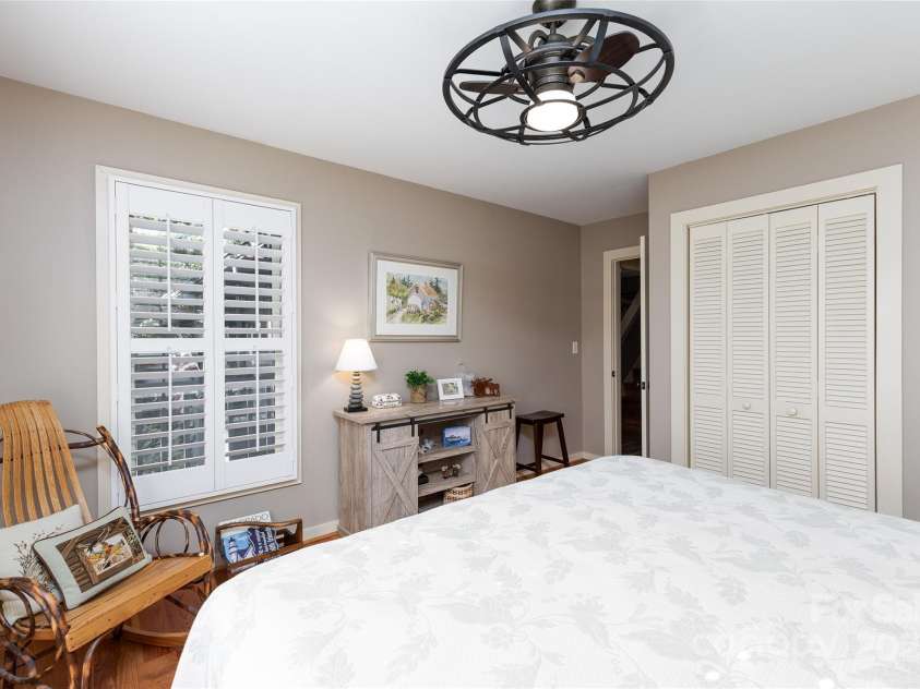 86 Racquet Club Villas Drive, Sapphire, NC 28774.  MLS# CAR4294563, YatesRealty ID 1560. 