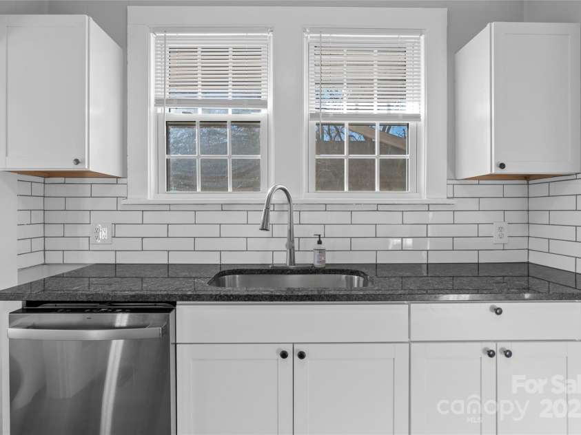 89 Winston Avenue, Asheville, NC 28803.  MLS# CAR4232532, YatesRealty ID 15600. 