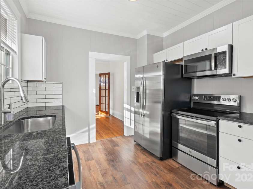 89 Winston Avenue, Asheville, NC 28803.  MLS# CAR4232532, YatesRealty ID 15600. 