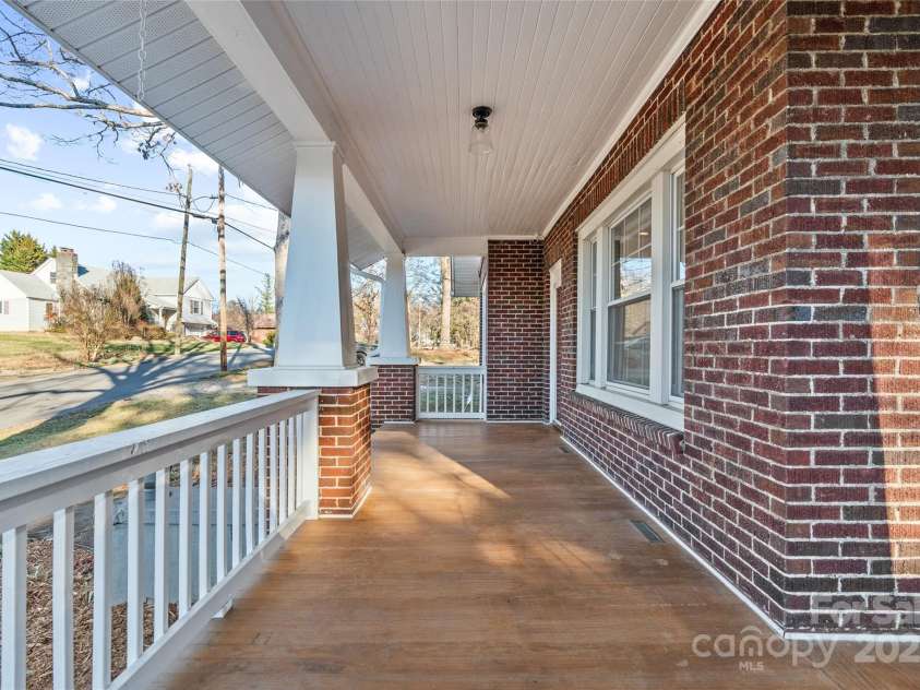 89 Winston Avenue, Asheville, NC 28803.  MLS# CAR4232532, YatesRealty ID 15600. 