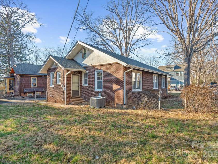 89 Winston Avenue, Asheville, NC 28803.  MLS# CAR4232532, YatesRealty ID 15600. 