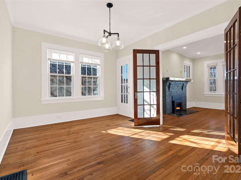 89 Winston Avenue, Asheville, NC 28803.  MLS# CAR4232532, YatesRealty ID 15600. Dining room