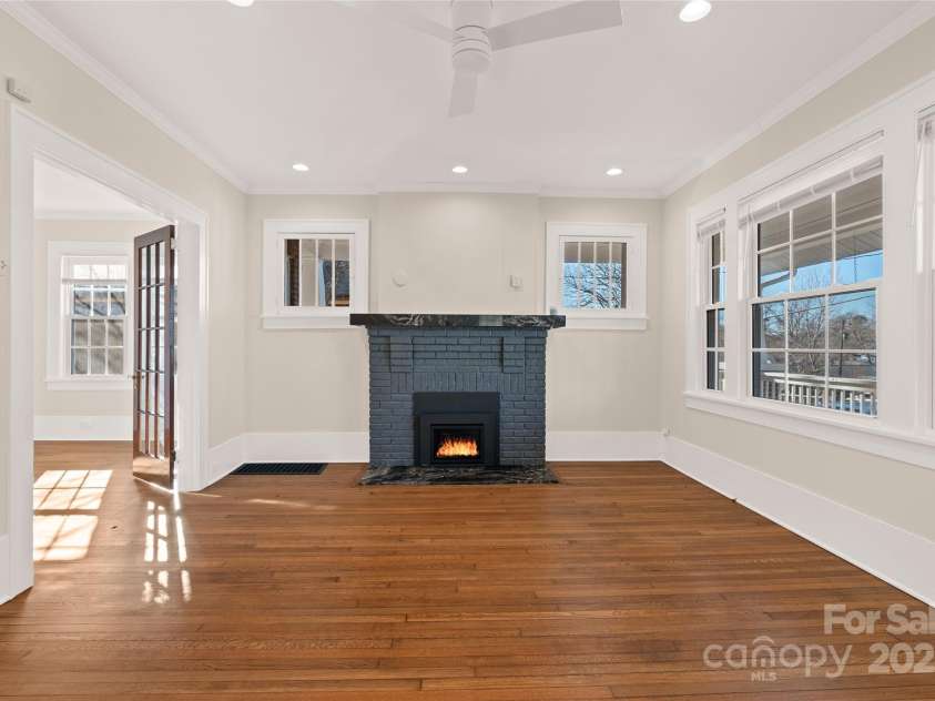 89 Winston Avenue, Asheville, NC 28803.  MLS# CAR4232532, YatesRealty ID 15600. Living room