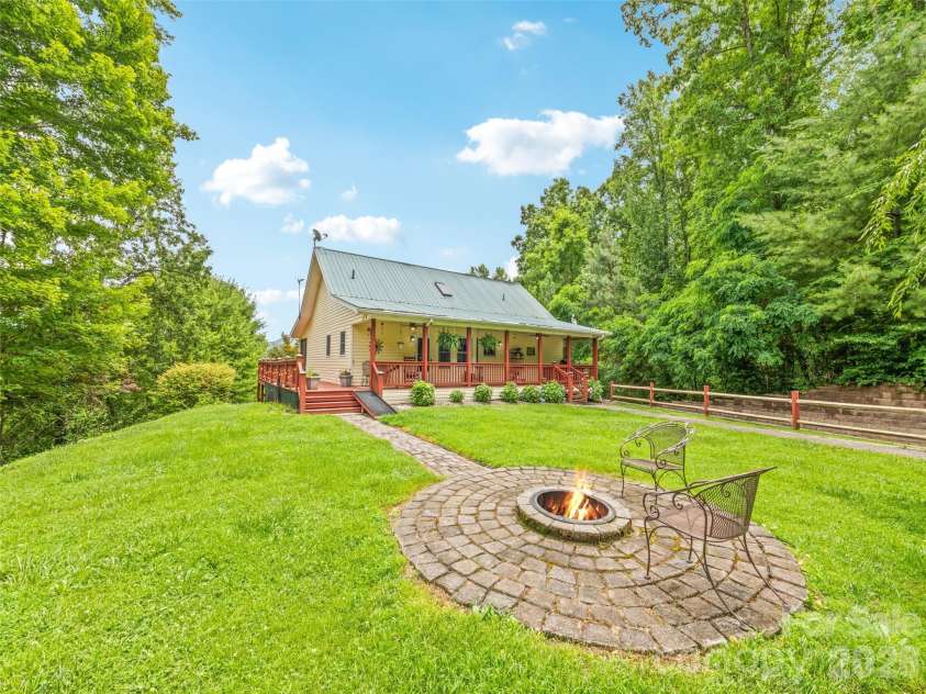 165 Lollis Lane, Bryson City, NC 28713.  MLS# CAR4274948, YatesRealty ID 15601. 