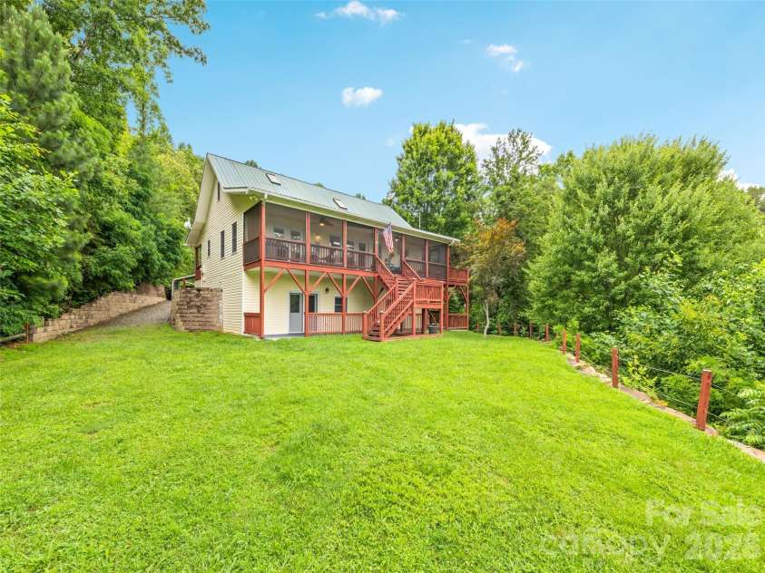 165 Lollis Lane, Bryson City, NC 28713.  MLS# CAR4274948, YatesRealty ID 15601. 