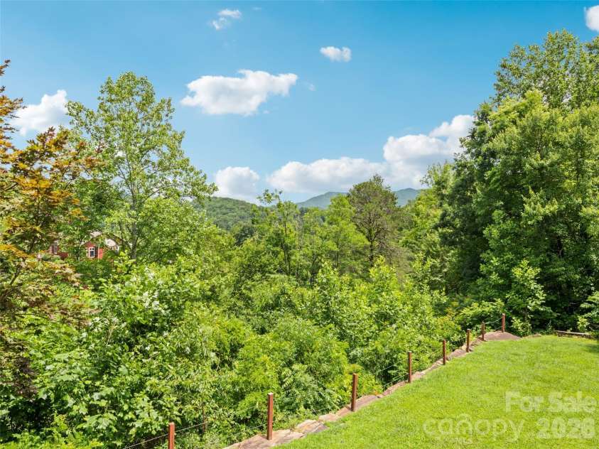 165 Lollis Lane, Bryson City, NC 28713.  MLS# CAR4274948, YatesRealty ID 15601. 