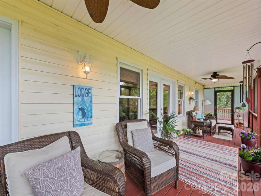 165 Lollis Lane, Bryson City, NC 28713.  MLS# CAR4274948, YatesRealty ID 15601. 