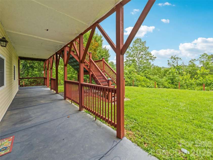 165 Lollis Lane, Bryson City, NC 28713.  MLS# CAR4274948, YatesRealty ID 15601. 