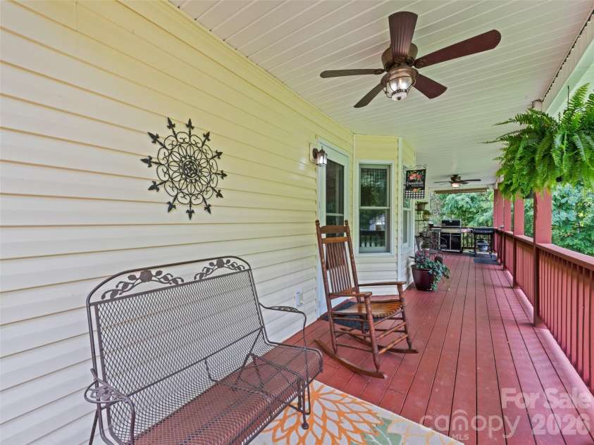 165 Lollis Lane, Bryson City, NC 28713.  MLS# CAR4274948, YatesRealty ID 15601. 