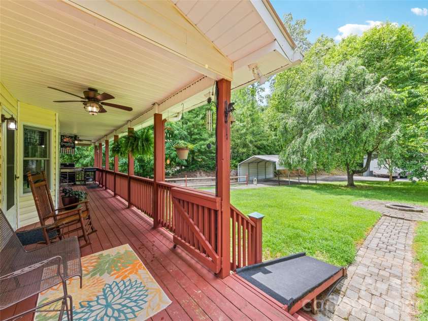 165 Lollis Lane, Bryson City, NC 28713.  MLS# CAR4274948, YatesRealty ID 15601. 