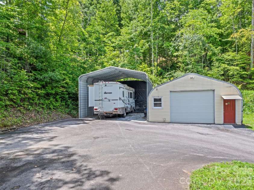 165 Lollis Lane, Bryson City, NC 28713.  MLS# CAR4274948, YatesRealty ID 15601. 