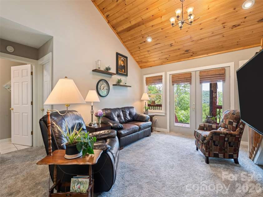 165 Lollis Lane, Bryson City, NC 28713.  MLS# CAR4274948, YatesRealty ID 15601. 