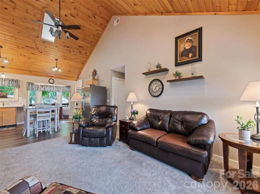 165 Lollis Lane, Bryson City, NC 28713.  MLS# CAR4274948, YatesRealty ID 15601. 