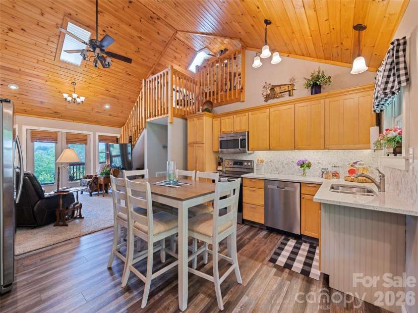 165 Lollis Lane, Bryson City, NC 28713.  MLS# CAR4274948, YatesRealty ID 15601. 