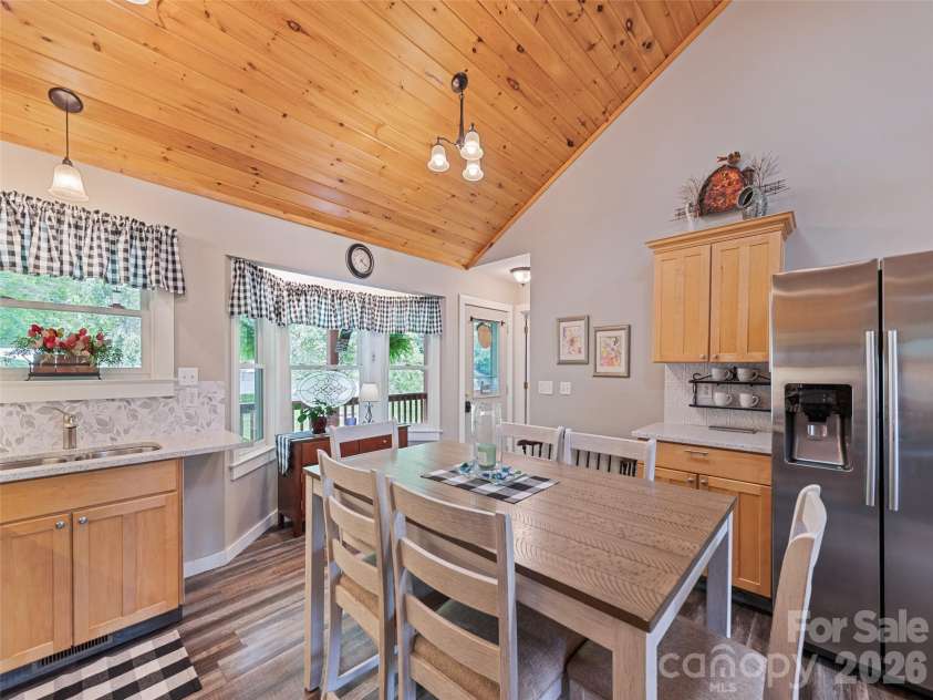 165 Lollis Lane, Bryson City, NC 28713.  MLS# CAR4274948, YatesRealty ID 15601. 