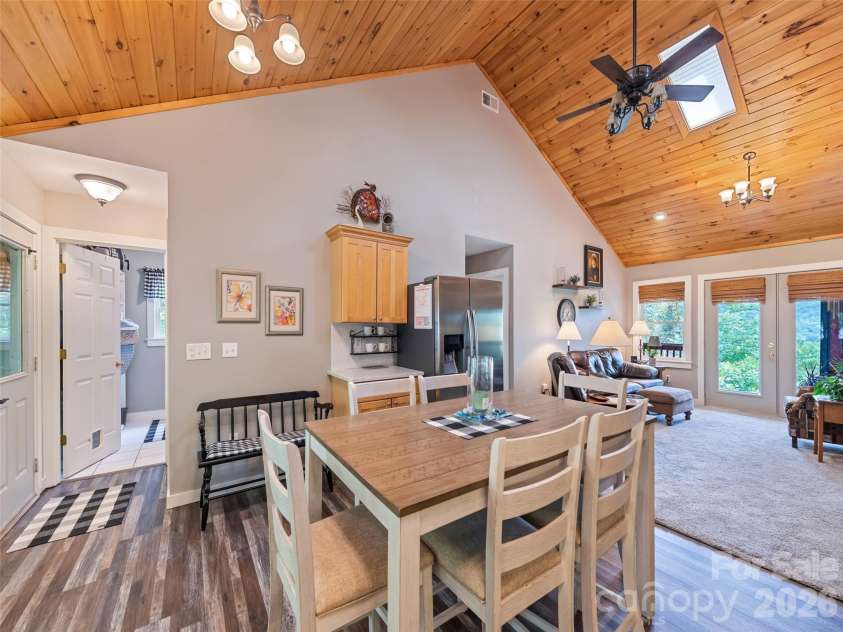 165 Lollis Lane, Bryson City, NC 28713.  MLS# CAR4274948, YatesRealty ID 15601. 