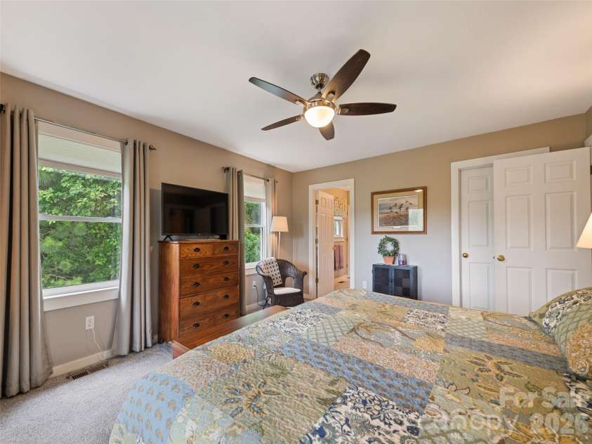 165 Lollis Lane, Bryson City, NC 28713.  MLS# CAR4274948, YatesRealty ID 15601. 