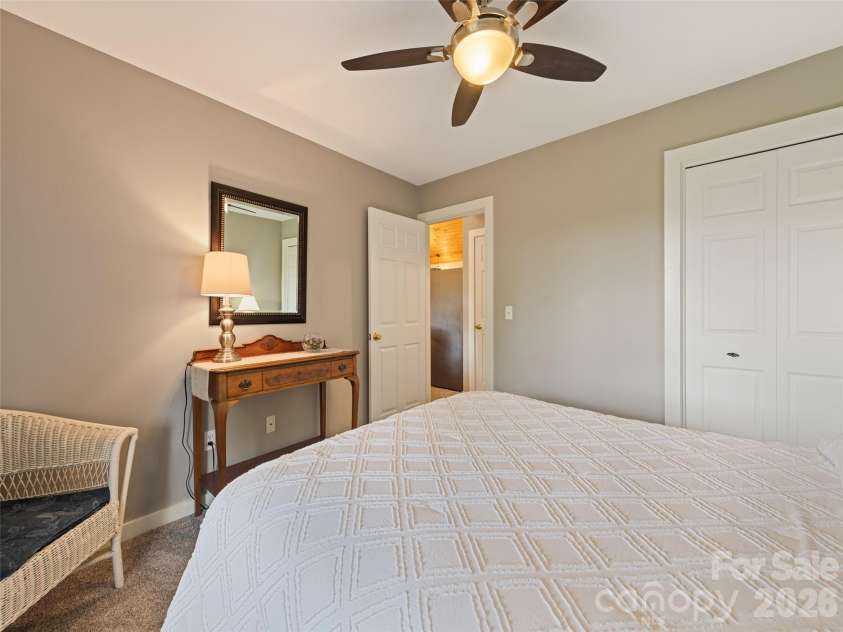 165 Lollis Lane, Bryson City, NC 28713.  MLS# CAR4274948, YatesRealty ID 15601. 