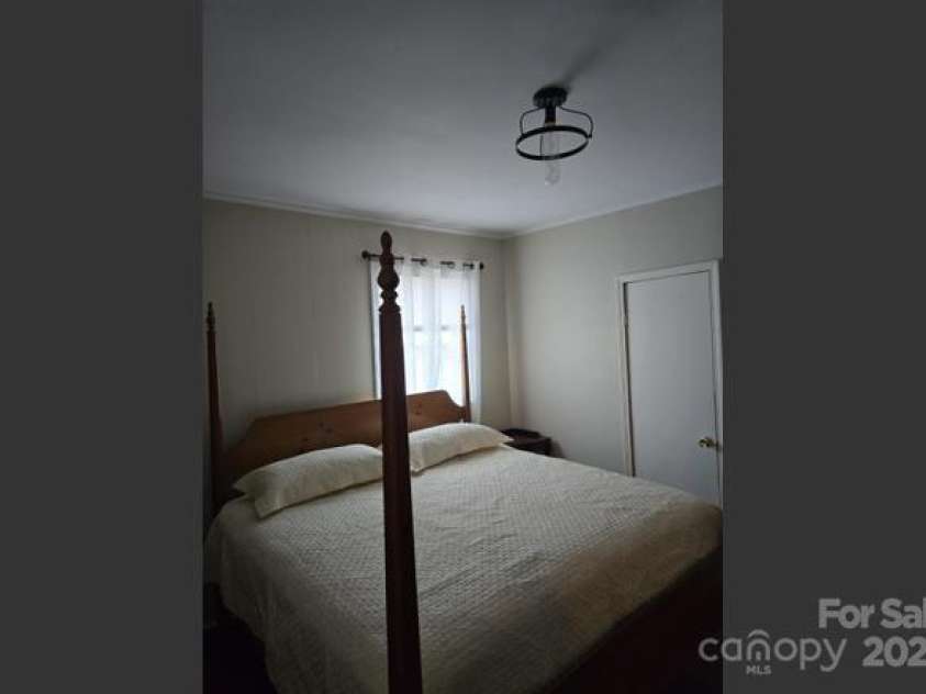 915 Wilkinsville Highway, Gaffney, SC 29340.  MLS# CAR4262793, YatesRealty ID 15601. 