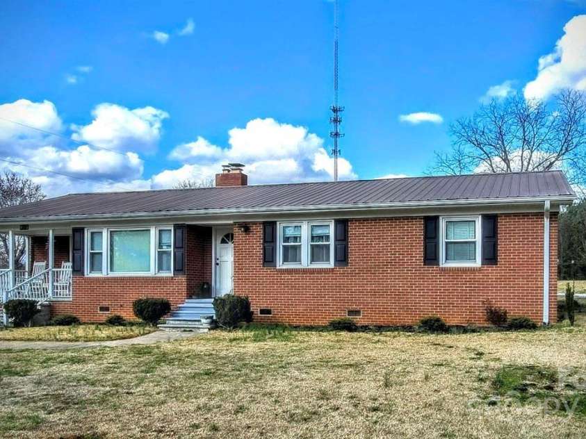 915 Wilkinsville Highway, Gaffney, SC 29340.  MLS# CAR4262793, YatesRealty ID 15601. 