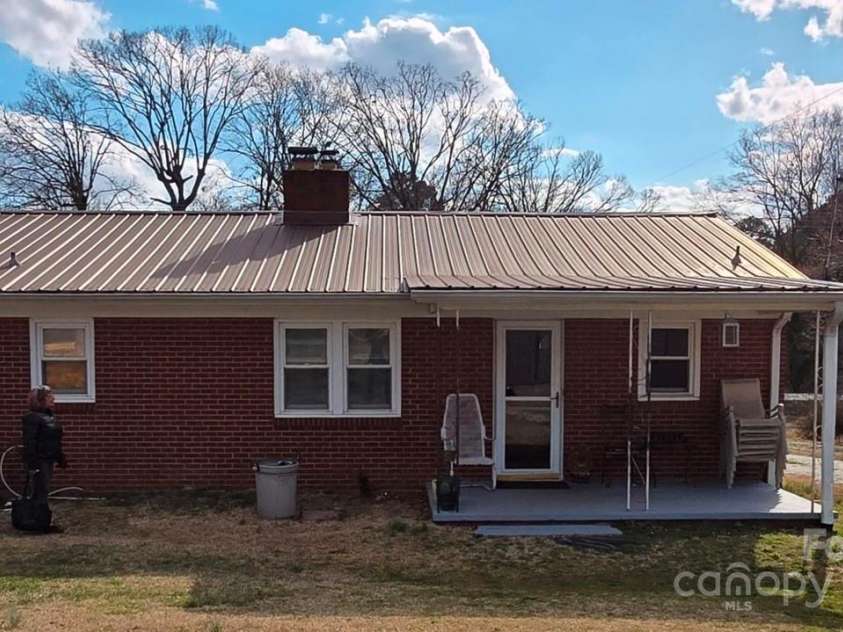 915 Wilkinsville Highway, Gaffney, SC 29340.  MLS# CAR4262793, YatesRealty ID 15601. 