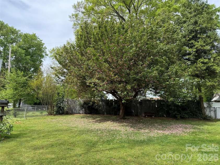 809 Katherine Avenue, Kings Mountain, NC 28086.  MLS# CAR4328918, YatesRealty ID 15604. Backyard