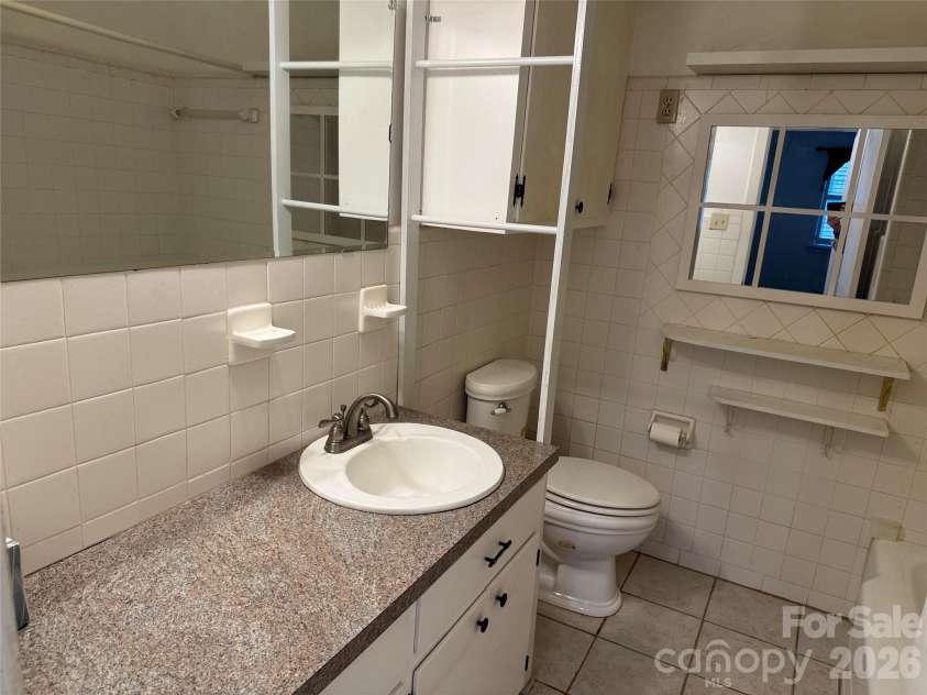 809 Katherine Avenue, Kings Mountain, NC 28086.  MLS# CAR4328918, YatesRealty ID 15604. Bathroom2