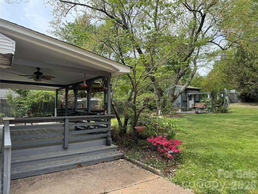 809 Katherine Avenue, Kings Mountain, NC 28086.  MLS# CAR4328918, YatesRealty ID 15604. Covered deck