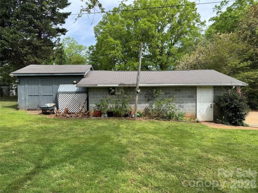 809 Katherine Avenue, Kings Mountain, NC 28086.  MLS# CAR4328918, YatesRealty ID 15604. Double garage/workshop/storage