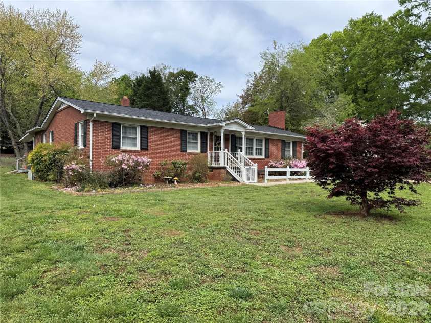 809 Katherine Avenue, Kings Mountain, NC 28086.  MLS# CAR4328918, YatesRealty ID 15604. Front