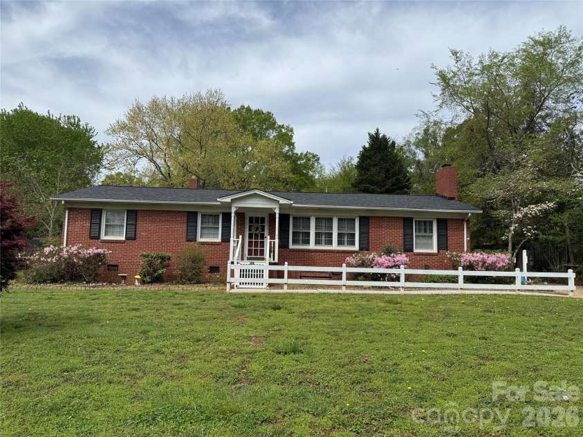 809 Katherine Avenue, Kings Mountain, NC 28086.  MLS# CAR4328918, YatesRealty ID 15604. Front