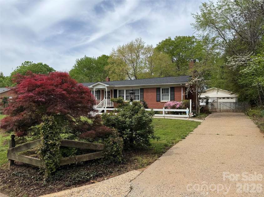 809 Katherine Avenue, Kings Mountain, NC 28086.  MLS# CAR4328918, YatesRealty ID 15604. Front