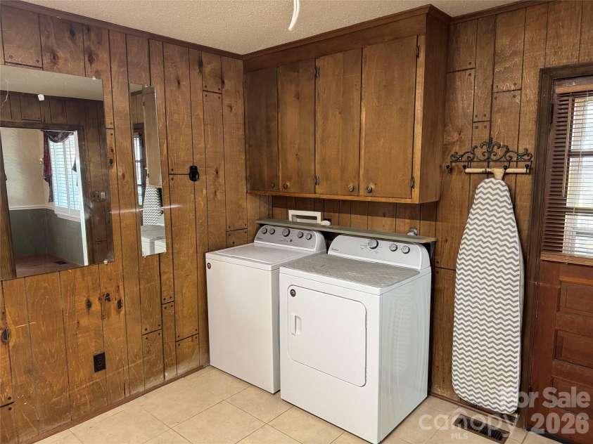 809 Katherine Avenue, Kings Mountain, NC 28086.  MLS# CAR4328918, YatesRealty ID 15604. Laundry room