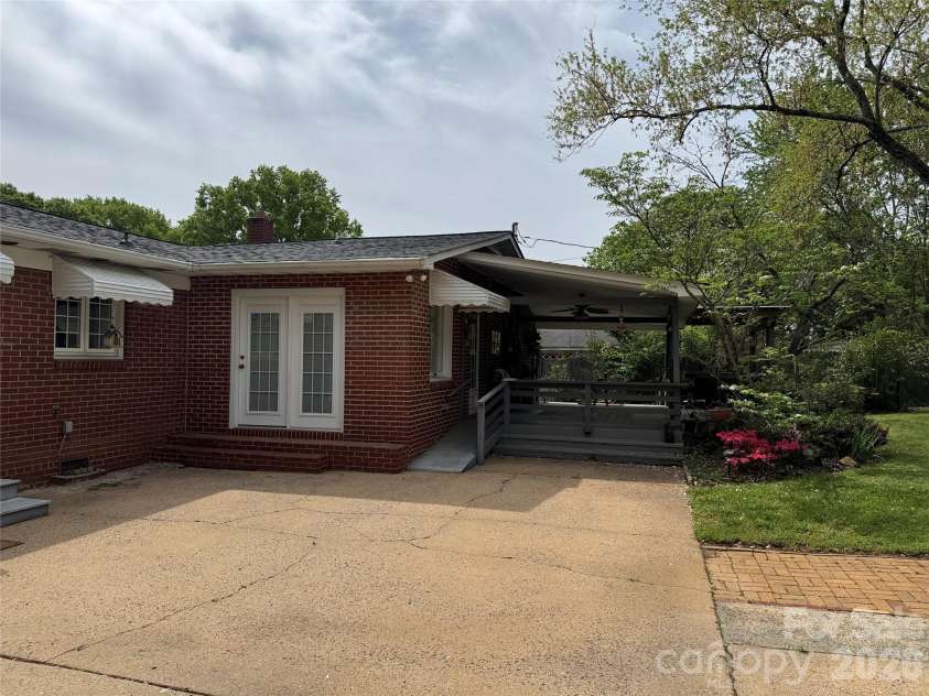 809 Katherine Avenue, Kings Mountain, NC 28086.  MLS# CAR4328918, YatesRealty ID 15604. Patio
