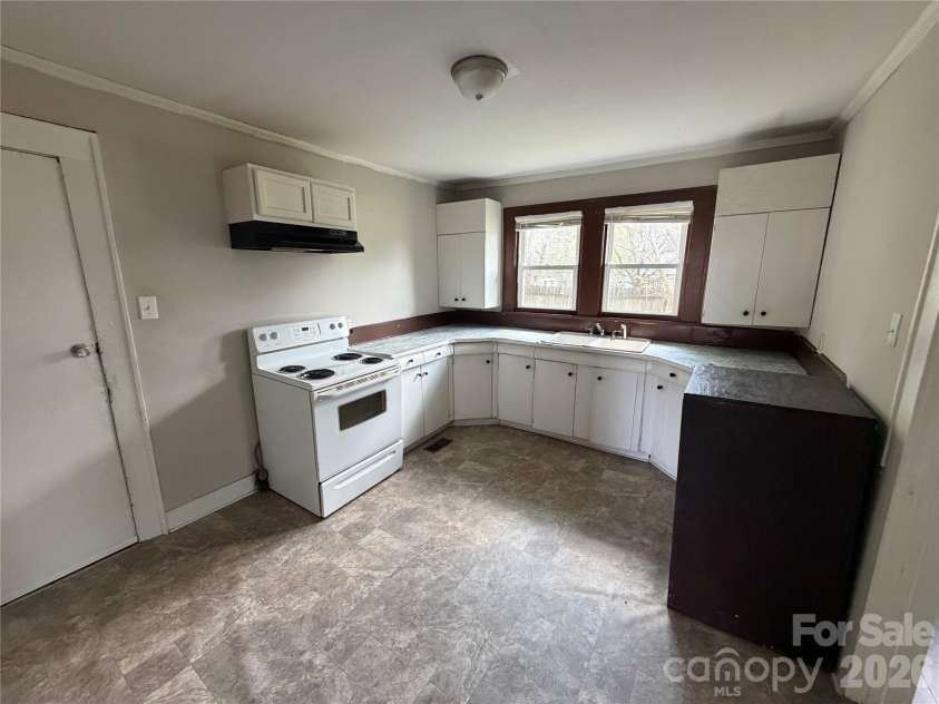 1002 Salisbury Avenue, Spencer, NC 28159.  MLS# CAR4365661, YatesRealty ID 15605. 