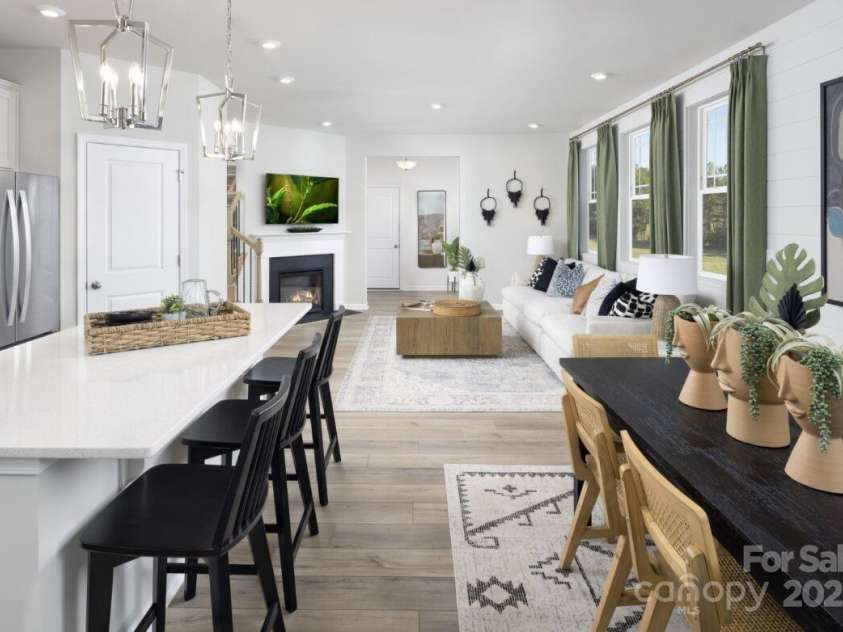 7200 Hodges Meadow Lane, Charlotte, NC 28213.  MLS# CAR4226468, YatesRealty ID 15605. Kitchen, breakfast and gathering room