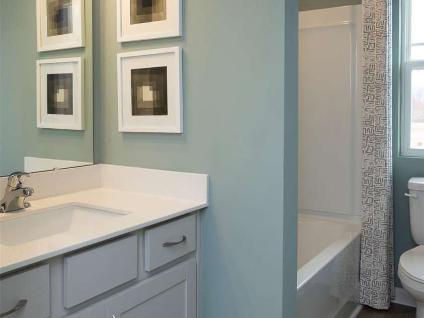 7200 Hodges Meadow Lane, Charlotte, NC 28213.  MLS# CAR4226468, YatesRealty ID 15605. Upstairs full bath