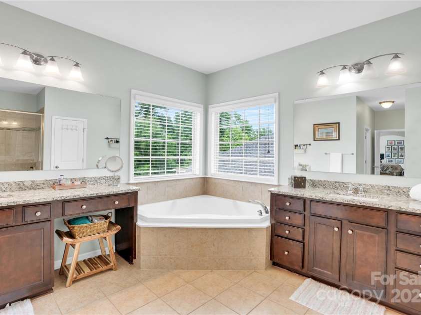 2655 Stonewood View, Kannapolis, NC 28081.  MLS# CAR4250077, YatesRealty ID 15607. 