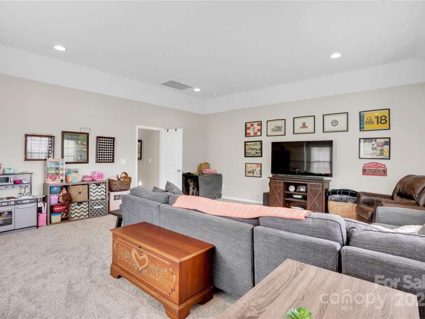 2655 Stonewood View, Kannapolis, NC 28081.  MLS# CAR4250077, YatesRealty ID 15607. 