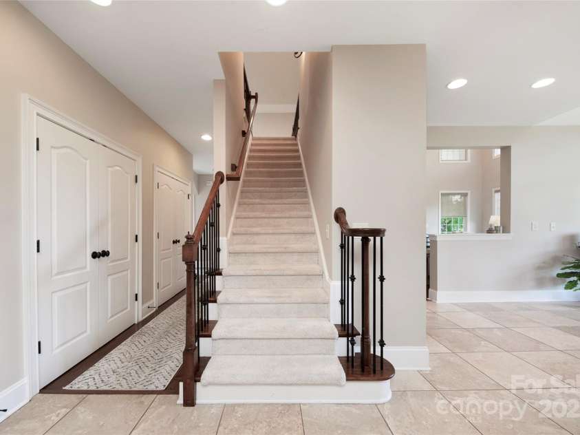101 Stonehurst Lane, Waxhaw, NC 28173.  MLS# CAR4249062, YatesRealty ID 15608. 2nd Staircase