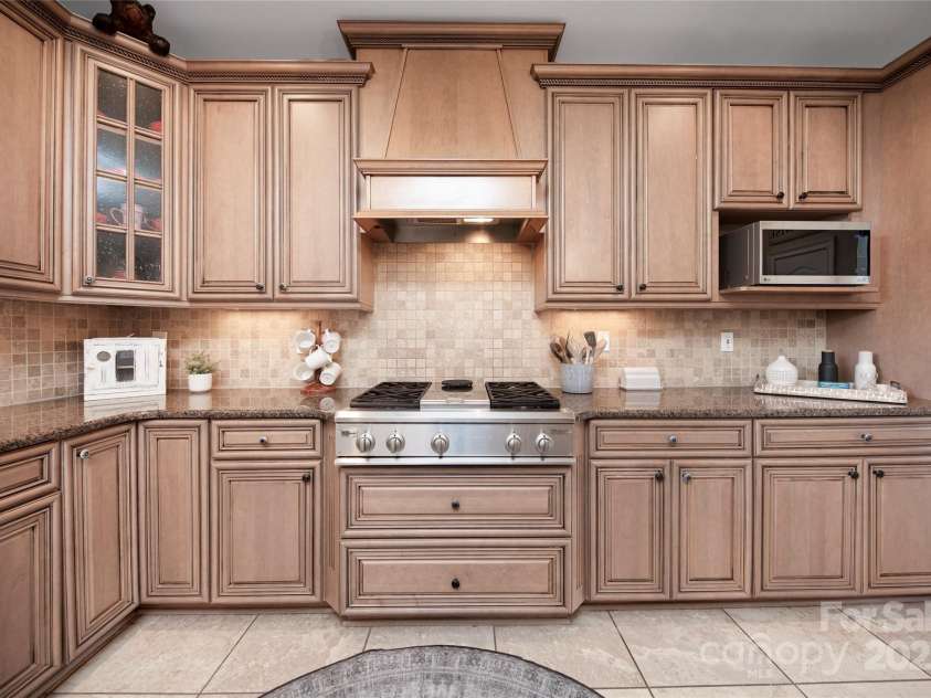 101 Stonehurst Lane, Waxhaw, NC 28173.  MLS# CAR4249062, YatesRealty ID 15608. Cooktop