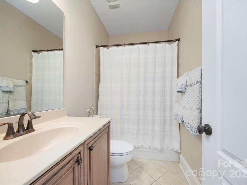 101 Stonehurst Lane, Waxhaw, NC 28173.  MLS# CAR4249062, YatesRealty ID 15608. Full Bath Up