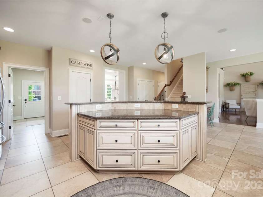 101 Stonehurst Lane, Waxhaw, NC 28173.  MLS# CAR4249062, YatesRealty ID 15608. Island